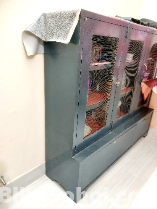 স্টিলের আলমারি